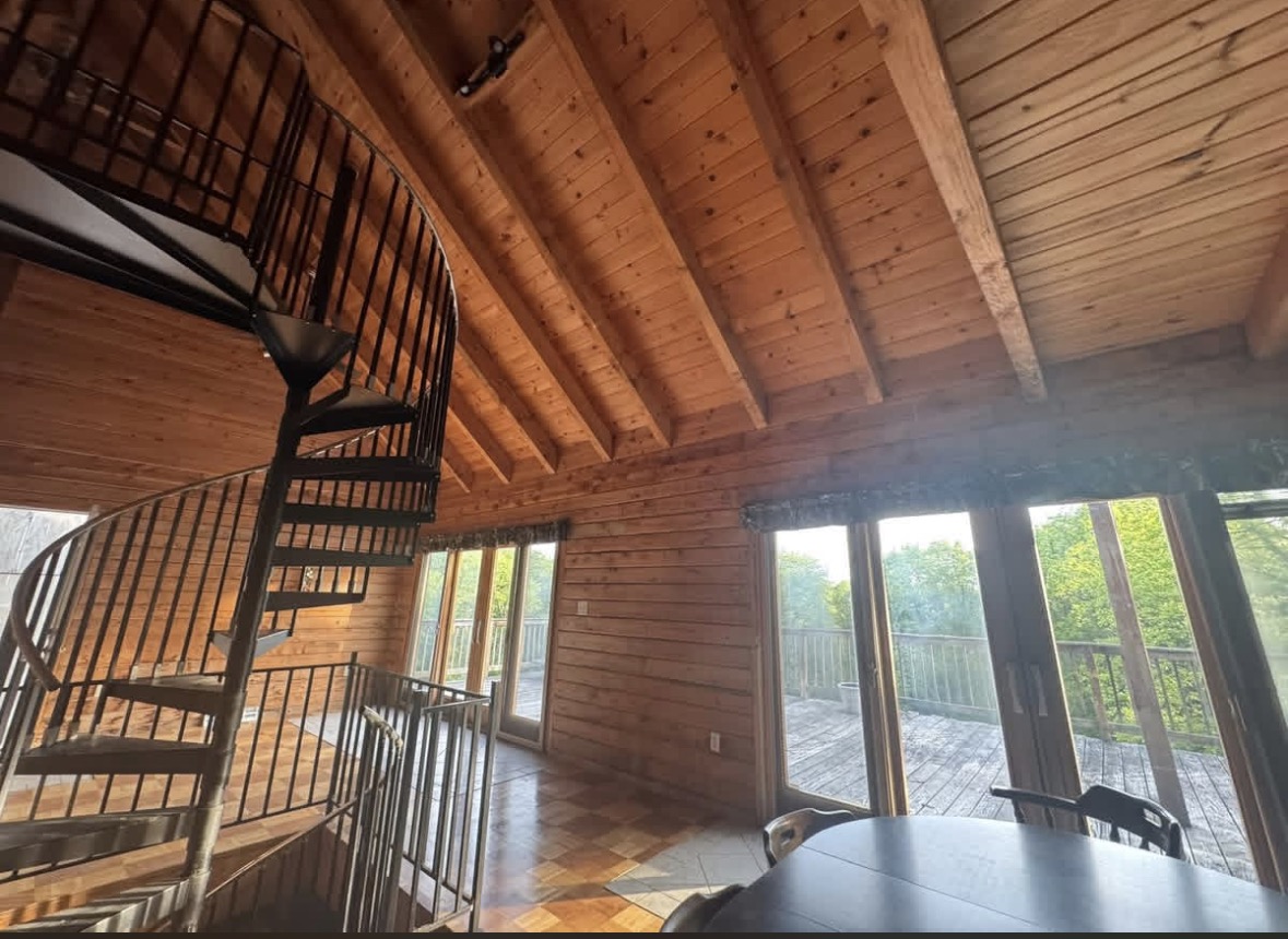 Inside the cabin: vaulted ceilings and the spiral staircase